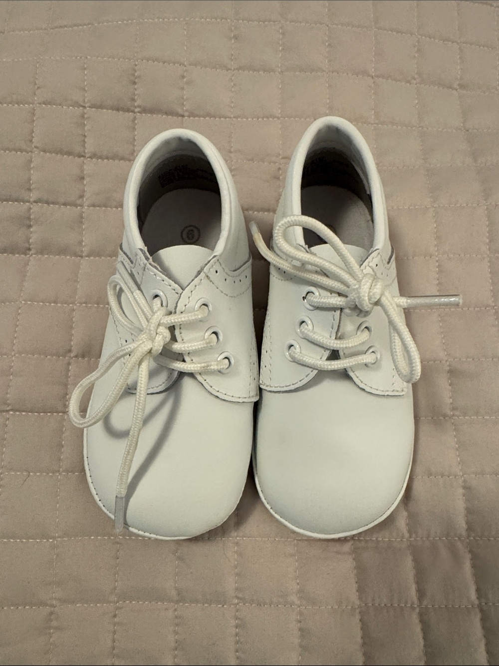 Angel size 6 white soft dress shoes